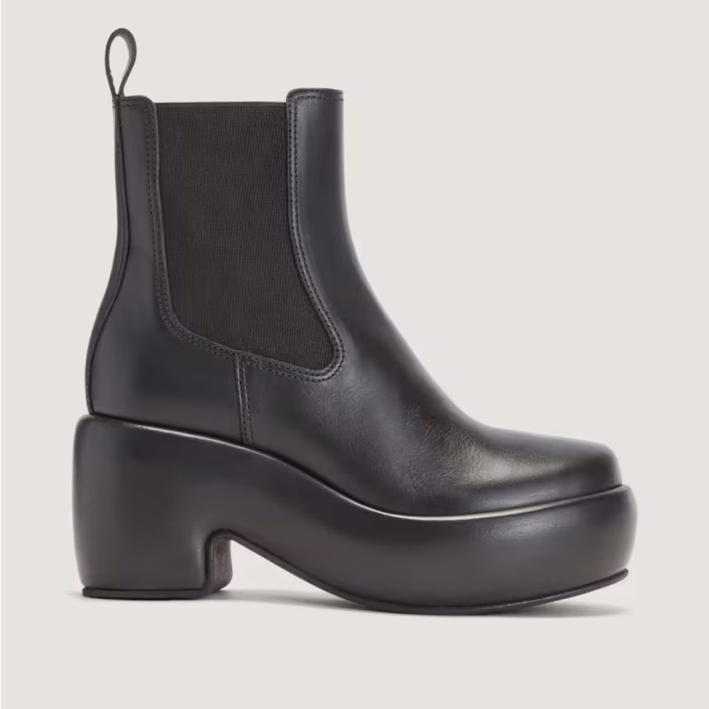 Everlane Puffa Boot size 8